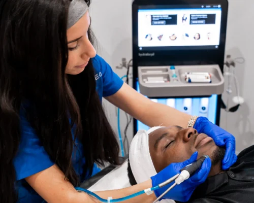 relive health hendersonville medspa employee administering Hydrafacial treatment to patient (2) 600x600